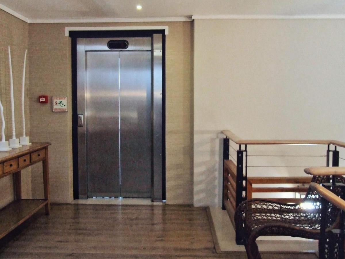 210 Gallery Luxury Studio Apartment クニスナ エクステリア 写真