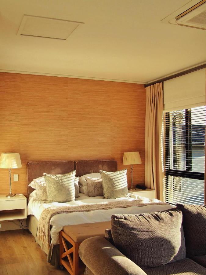 210 Gallery Luxury Studio Apartment クニスナ エクステリア 写真